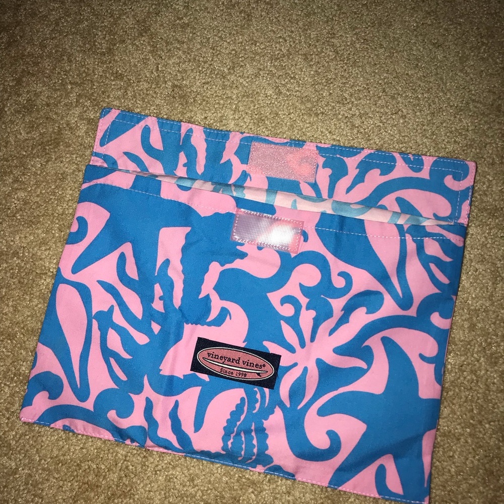 Vineyard Vines Travel Bag View 2